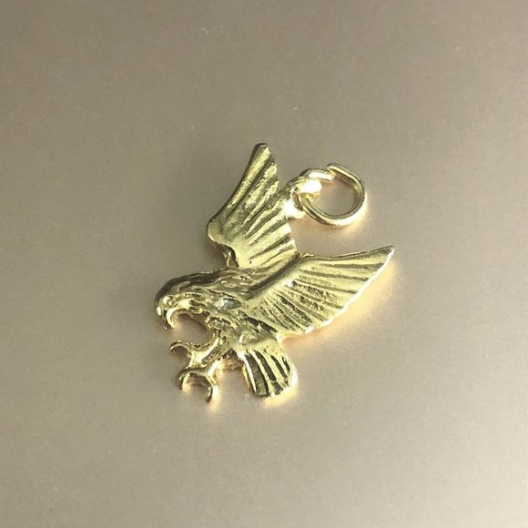 Vintage Gold Tone Eagle In Flight Pendant Costume Jewelry Americana - Picture 1 of 6